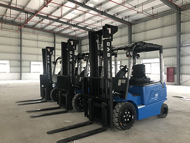 感謝蔡總的大力支持，再次購買3+1臺比亞迪叉車，祝：生意興??！