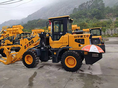 恭喜羅總喜提新車，山宇裝載機940走起，山宇重工，助您成功！